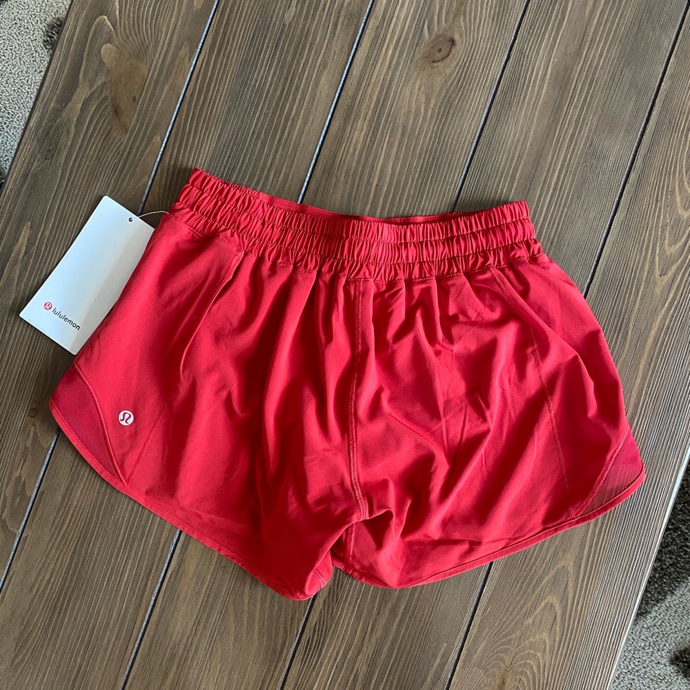 ❌SOLD❌ Lululemon Hotty Hot LR short 4” lined - Picture 2 of 7